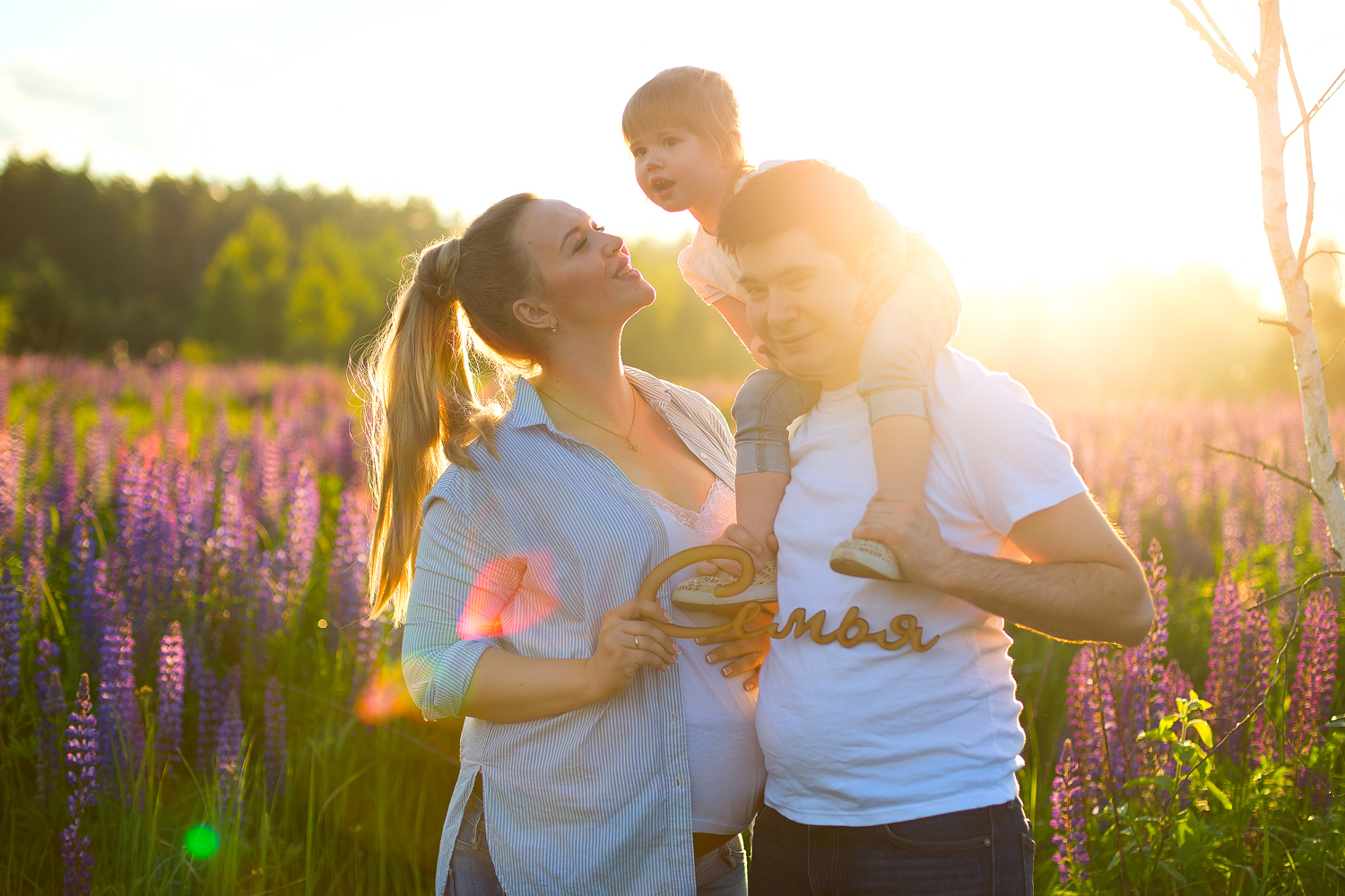 летняя семейная фотосессия в поле